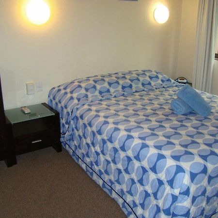 Noosa Yallambee Holiday Apartments 누사빌 외부 사진