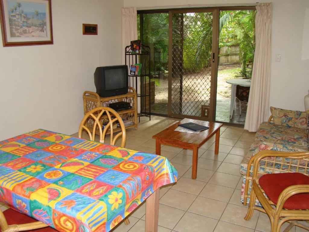 Noosa Yallambee Holiday Apartments 누사빌 외부 사진